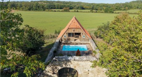 COEUR DE CAUSSE – ENSEMBLE IMMOBILIER DE CARACTERE AVEC DEUX MAISONS, PISCINE, DEPENDANCES ET PLUS D’1 HECTARE DE TERRAIN