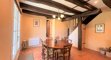 SUPERBE MAISON EN PIERRE RÉNOVÉE AVEC 3 CHAMBRES DANS UN CHARMANT HAMEAU PRÈS DE MONTIGNAC, AVEC PISCINE CHAUFFÉE NEUVE, GARAGE, CHALET ET DÉPENDANCES EN PIERRE, AVEC JARDINS ET QUELQUES BOIS. PF90311