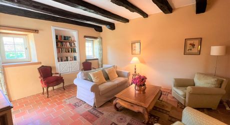 SUPERBE MAISON EN PIERRE RÉNOVÉE AVEC 3 CHAMBRES DANS UN CHARMANT HAMEAU PRÈS DE MONTIGNAC, AVEC PISCINE CHAUFFÉE NEUVE, GARAGE, CHALET ET DÉPENDANCES EN PIERRE, AVEC JARDINS ET QUELQUES BOIS. PF90311