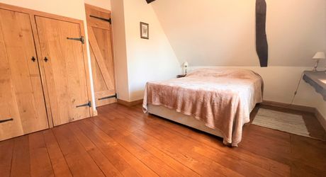 SUPERBE MAISON EN PIERRE RÉNOVÉE AVEC 3 CHAMBRES DANS UN CHARMANT HAMEAU PRÈS DE MONTIGNAC, AVEC PISCINE CHAUFFÉE NEUVE, GARAGE, CHALET ET DÉPENDANCES EN PIERRE, AVEC JARDINS ET QUELQUES BOIS. PF90311
