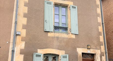 BELVES CENTRE. MAGNIFIQUE, 2 RECEPTION, 3 CHAMBRES, 2.5 SALLES DE BAIN EN SUPERBE ETAT, AVEC TERRASSE, JARDIN ET VUES ININTERROMPUES SUR LA CAMPAGNE. TOUTES LES COMMODITÉS SONT ACCESSIBLES À PIED ! PF90316