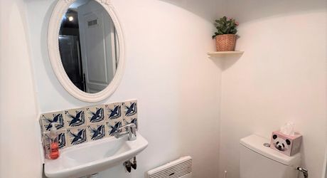 BELVES CENTRE. MAGNIFIQUE, 2 RECEPTION, 3 CHAMBRES, 2.5 SALLES DE BAIN EN SUPERBE ETAT, AVEC TERRASSE, JARDIN ET VUES ININTERROMPUES SUR LA CAMPAGNE. TOUTES LES COMMODITÉS SONT ACCESSIBLES À PIED ! PF90316