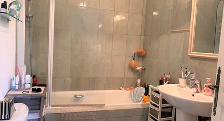 BELVES CENTRE. MAGNIFIQUE, 2 RECEPTION, 3 CHAMBRES, 2.5 SALLES DE BAIN EN SUPERBE ETAT, AVEC TERRASSE, JARDIN ET VUES ININTERROMPUES SUR LA CAMPAGNE. TOUTES LES COMMODITÉS SONT ACCESSIBLES À PIED ! PF90316