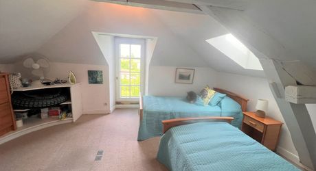 BELVES CENTRE. MAGNIFIQUE, 2 RECEPTION, 3 CHAMBRES, 2.5 SALLES DE BAIN EN SUPERBE ETAT, AVEC TERRASSE, JARDIN ET VUES ININTERROMPUES SUR LA CAMPAGNE. TOUTES LES COMMODITÉS SONT ACCESSIBLES À PIED ! PF90316