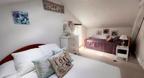 BELVES CENTRE. MAGNIFIQUE, 2 RECEPTION, 3 CHAMBRES, 2.5 SALLES DE BAIN EN SUPERBE ETAT, AVEC TERRASSE, JARDIN ET VUES ININTERROMPUES SUR LA CAMPAGNE. TOUTES LES COMMODITÉS SONT ACCESSIBLES À PIED ! PF90316