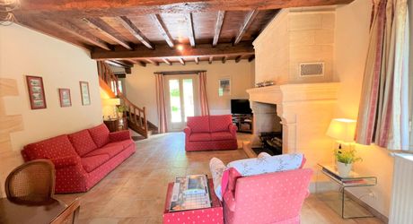 MAISON EN PIERRE DE 4 CHAMBRES AVEC TERRASSES ET JARDINS EN SUPERBE ÉTAT. TRÈS GRAND SOUS-SOL ADAPTABLE DE 113M2. PROCHE DU BUGUE. TRÈS BON PRIX.  PF90318