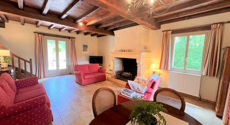MAISON EN PIERRE DE 4 CHAMBRES AVEC TERRASSES ET JARDINS EN SUPERBE ÉTAT. TRÈS GRAND SOUS-SOL ADAPTABLE DE 113M2. PROCHE DU BUGUE. TRÈS BON PRIX.  PF90318