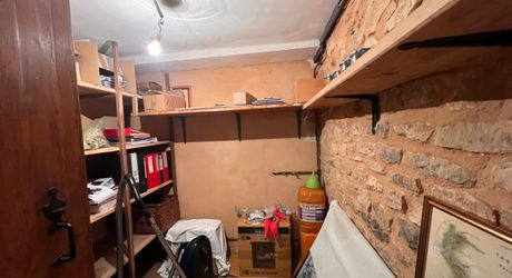 MAISON EN PIERRE DE 4 CHAMBRES AVEC TERRASSES ET JARDINS EN SUPERBE ÉTAT. TRÈS GRAND SOUS-SOL ADAPTABLE DE 113M2. PROCHE DU BUGUE. TRÈS BON PRIX.  PF90318