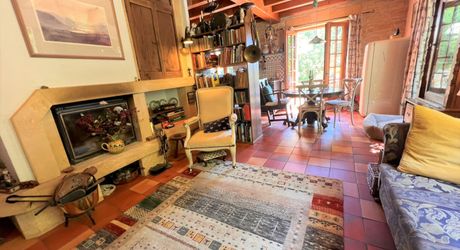 CHARMANTE MAISON DE SARLAT-ENVIRONS, 3/4 CHAMBRES AVEC GRANDE GRANGE, JOLIS JARDINS ET 1HA DE PRAIRIES ET DE BOIS. PF90319.