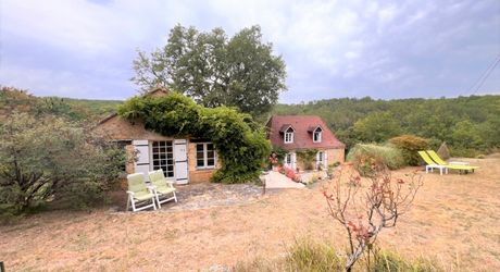 RAVISSANTE PROPRIÉTÉ SUR COUR AVEC 2 MAISONS INDÉPENDANTES EN PIERRE (2 LITS ET 1 LIT) SUR 2,4 ACRES, PRÈS DE ST POMPON, DANS UN CADRE SUPERBE ET TRANQUILLE AVEC DE JOLIES VUES. PF90320