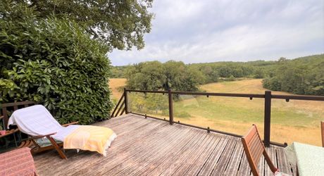 RAVISSANTE PROPRIÉTÉ SUR COUR AVEC 2 MAISONS INDÉPENDANTES EN PIERRE (2 LITS ET 1 LIT) SUR 2,4 ACRES, PRÈS DE ST POMPON, DANS UN CADRE SUPERBE ET TRANQUILLE AVEC DE JOLIES VUES. PF90320