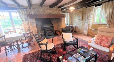 RAVISSANTE PROPRIÉTÉ SUR COUR AVEC 2 MAISONS INDÉPENDANTES EN PIERRE (2 LITS ET 1 LIT) SUR 2,4 ACRES, PRÈS DE ST POMPON, DANS UN CADRE SUPERBE ET TRANQUILLE AVEC DE JOLIES VUES. PF90320