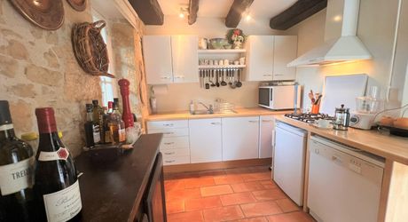 RAVISSANTE PROPRIÉTÉ SUR COUR AVEC 2 MAISONS INDÉPENDANTES EN PIERRE (2 LITS ET 1 LIT) SUR 2,4 ACRES, PRÈS DE ST POMPON, DANS UN CADRE SUPERBE ET TRANQUILLE AVEC DE JOLIES VUES. PF90320