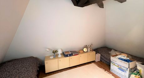 RAVISSANTE PROPRIÉTÉ SUR COUR AVEC 2 MAISONS INDÉPENDANTES EN PIERRE (2 LITS ET 1 LIT) SUR 2,4 ACRES, PRÈS DE ST POMPON, DANS UN CADRE SUPERBE ET TRANQUILLE AVEC DE JOLIES VUES. PF90320