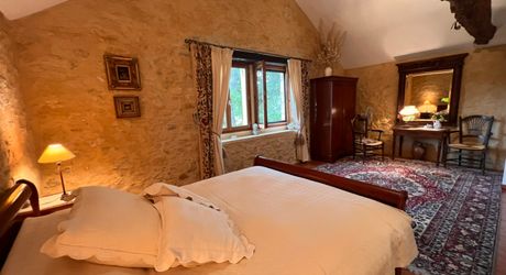 RAVISSANTE PROPRIÉTÉ SUR COUR AVEC 2 MAISONS INDÉPENDANTES EN PIERRE (2 LITS ET 1 LIT) SUR 2,4 ACRES, PRÈS DE ST POMPON, DANS UN CADRE SUPERBE ET TRANQUILLE AVEC DE JOLIES VUES. PF90320