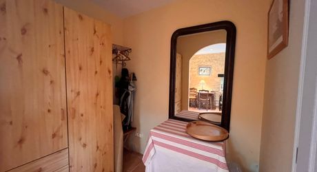 RAVISSANTE PROPRIÉTÉ SUR COUR AVEC 2 MAISONS INDÉPENDANTES EN PIERRE (2 LITS ET 1 LIT) SUR 2,4 ACRES, PRÈS DE ST POMPON, DANS UN CADRE SUPERBE ET TRANQUILLE AVEC DE JOLIES VUES. PF90320