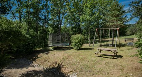 MAGNIFIQUE MAISON DE 6 CHAMBRES, VUE IMPRENABLE, PLUS APPARTEMENT DE 2 CHAMBRES, SUPERBE PISCINE, PROCHE DE BELVES. SUR 1,2 HECTARES. PF90324