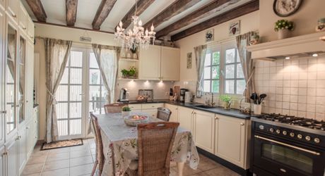 MAGNIFIQUE MAISON DE 6 CHAMBRES, VUE IMPRENABLE, PLUS APPARTEMENT DE 2 CHAMBRES, SUPERBE PISCINE, PROCHE DE BELVES. SUR 1,2 HECTARES. PF90324