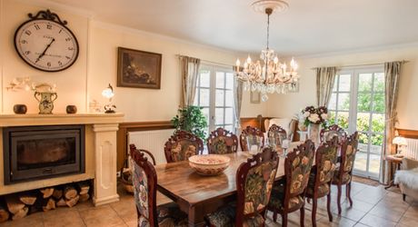 MAGNIFIQUE MAISON DE 6 CHAMBRES, VUE IMPRENABLE, PLUS APPARTEMENT DE 2 CHAMBRES, SUPERBE PISCINE, PROCHE DE BELVES. SUR 1,2 HECTARES. PF90324