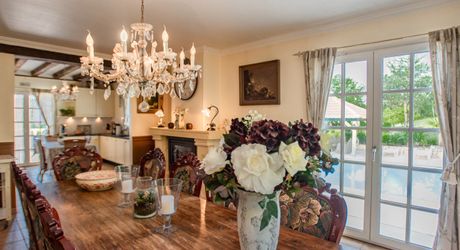 MAGNIFIQUE MAISON DE 6 CHAMBRES, VUE IMPRENABLE, PLUS APPARTEMENT DE 2 CHAMBRES, SUPERBE PISCINE, PROCHE DE BELVES. SUR 1,2 HECTARES. PF90324
