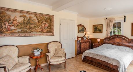 MAGNIFIQUE MAISON DE 6 CHAMBRES, VUE IMPRENABLE, PLUS APPARTEMENT DE 2 CHAMBRES, SUPERBE PISCINE, PROCHE DE BELVES. SUR 1,2 HECTARES. PF90324