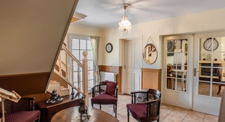 MAGNIFIQUE MAISON DE 6 CHAMBRES, VUE IMPRENABLE, PLUS APPARTEMENT DE 2 CHAMBRES, SUPERBE PISCINE, PROCHE DE BELVES. SUR 1,2 HECTARES. PF90324