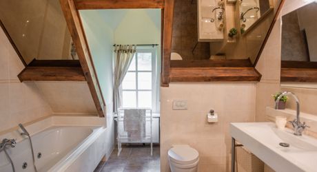 MAGNIFIQUE MAISON DE 6 CHAMBRES, VUE IMPRENABLE, PLUS APPARTEMENT DE 2 CHAMBRES, SUPERBE PISCINE, PROCHE DE BELVES. SUR 1,2 HECTARES. PF90324