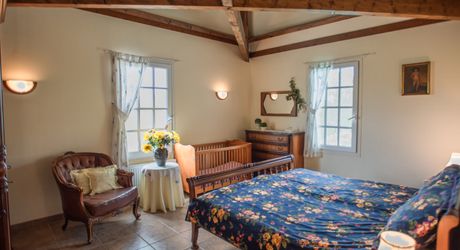 MAGNIFIQUE MAISON DE 6 CHAMBRES, VUE IMPRENABLE, PLUS APPARTEMENT DE 2 CHAMBRES, SUPERBE PISCINE, PROCHE DE BELVES. SUR 1,2 HECTARES. PF90324