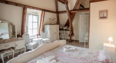 MAGNIFIQUE MAISON DE 6 CHAMBRES, VUE IMPRENABLE, PLUS APPARTEMENT DE 2 CHAMBRES, SUPERBE PISCINE, PROCHE DE BELVES. SUR 1,2 HECTARES. PF90324