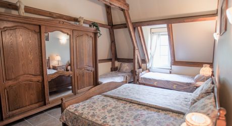 MAGNIFIQUE MAISON DE 6 CHAMBRES, VUE IMPRENABLE, PLUS APPARTEMENT DE 2 CHAMBRES, SUPERBE PISCINE, PROCHE DE BELVES. SUR 1,2 HECTARES. PF90324