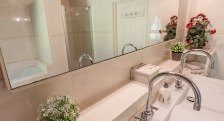 MAGNIFIQUE MAISON DE 6 CHAMBRES, VUE IMPRENABLE, PLUS APPARTEMENT DE 2 CHAMBRES, SUPERBE PISCINE, PROCHE DE BELVES. SUR 1,2 HECTARES. PF90324