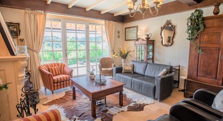 MAGNIFIQUE MAISON DE 6 CHAMBRES, VUE IMPRENABLE, PLUS APPARTEMENT DE 2 CHAMBRES, SUPERBE PISCINE, PROCHE DE BELVES. SUR 1,2 HECTARES. PF90324