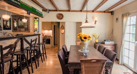 MAGNIFIQUE MAISON DE 6 CHAMBRES, VUE IMPRENABLE, PLUS APPARTEMENT DE 2 CHAMBRES, SUPERBE PISCINE, PROCHE DE BELVES. SUR 1,2 HECTARES. PF90324