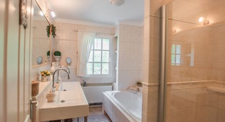 MAGNIFIQUE MAISON DE 6 CHAMBRES, VUE IMPRENABLE, PLUS APPARTEMENT DE 2 CHAMBRES, SUPERBE PISCINE, PROCHE DE BELVES. SUR 1,2 HECTARES. PF90324