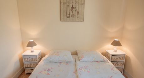 MAGNIFIQUE MAISON DE 6 CHAMBRES, VUE IMPRENABLE, PLUS APPARTEMENT DE 2 CHAMBRES, SUPERBE PISCINE, PROCHE DE BELVES. SUR 1,2 HECTARES. PF90324
