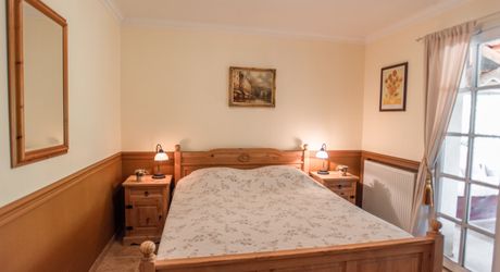 MAGNIFIQUE MAISON DE 6 CHAMBRES, VUE IMPRENABLE, PLUS APPARTEMENT DE 2 CHAMBRES, SUPERBE PISCINE, PROCHE DE BELVES. SUR 1,2 HECTARES. PF90324