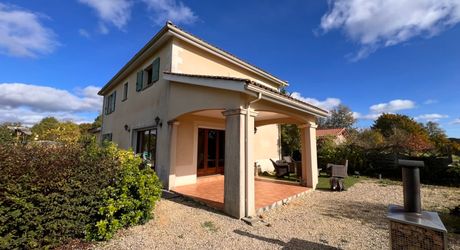 BELLE MAISON DE 4 CHAMBRES AVEC PISCINE EN TERRASSE, POOLHOUSE, 2 GARAGES, ABRI VOITURES, VUES BUCOLIQUES. 1 HECTARE DE TERRAIN. PROCHE DE ST ALVERE. PF90325
