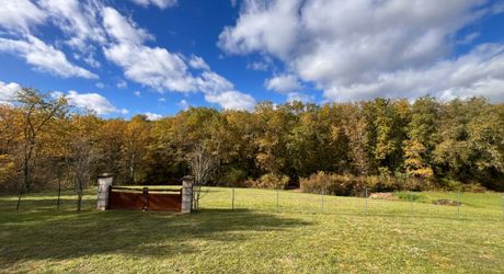 BELLE MAISON DE 4 CHAMBRES AVEC PISCINE EN TERRASSE, POOLHOUSE, 2 GARAGES, ABRI VOITURES, VUES BUCOLIQUES. 1 HECTARE DE TERRAIN. PROCHE DE ST ALVERE. PF90325