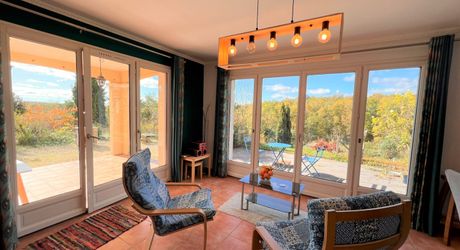 BELLE MAISON DE 4 CHAMBRES AVEC PISCINE EN TERRASSE, POOLHOUSE, 2 GARAGES, ABRI VOITURES, VUES BUCOLIQUES. 1 HECTARE DE TERRAIN. PROCHE DE ST ALVERE. PF90325