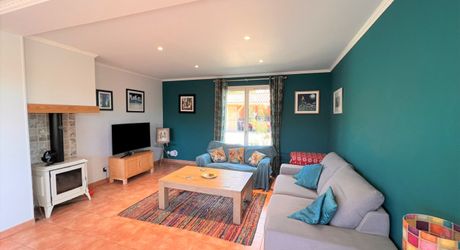 BELLE MAISON DE 4 CHAMBRES AVEC PISCINE EN TERRASSE, POOLHOUSE, 2 GARAGES, ABRI VOITURES, VUES BUCOLIQUES. 1 HECTARE DE TERRAIN. PROCHE DE ST ALVERE. PF90325