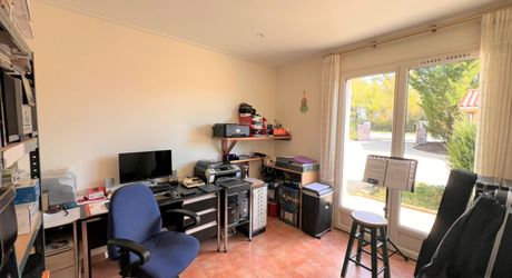 BELLE MAISON DE 4 CHAMBRES AVEC PISCINE EN TERRASSE, POOLHOUSE, 2 GARAGES, ABRI VOITURES, VUES BUCOLIQUES. 1 HECTARE DE TERRAIN. PROCHE DE ST ALVERE. PF90325