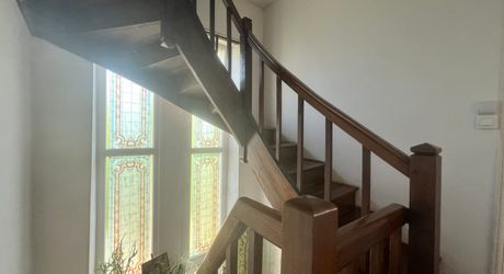 CHARMANTE MAISON DE 4/5 CHAMBRES EN EXCELLENT ÉTAT AU BUGUE AVEC JOLIS JARDINS, TERRASSES, GRAND STUDIO, GARAGE, PAVILLON D'ÉTÉ, SUR UN TERRAIN DE 1600 M². À DISTANCE DE MARCHE DE TOUTES COMMODITÉS ! PF90327