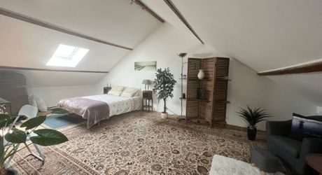 CHARMANTE MAISON DE 4/5 CHAMBRES EN EXCELLENT ÉTAT AU BUGUE AVEC JOLIS JARDINS, TERRASSES, GRAND STUDIO, GARAGE, PAVILLON D'ÉTÉ, SUR UN TERRAIN DE 1600 M². À DISTANCE DE MARCHE DE TOUTES COMMODITÉS ! PF90327