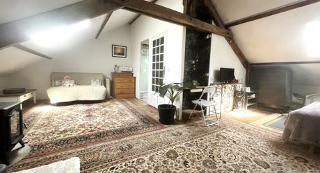 CHARMANTE MAISON DE 4/5 CHAMBRES EN EXCELLENT ÉTAT AU BUGUE AVEC JOLIS JARDINS, TERRASSES, GRAND STUDIO, GARAGE, PAVILLON D'ÉTÉ, SUR UN TERRAIN DE 1600 M². À DISTANCE DE MARCHE DE TOUTES COMMODITÉS ! PF90327