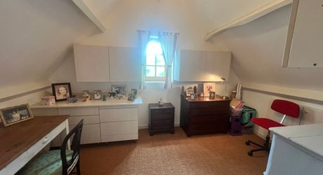 UNE PROPRIÉTÉ CAPTIVANTE COMPRENANT UNE IMPRESSIONNANTE MAISON PRINCIPALE, UNE TOUR ET UN STUDIO APPARTEMENT, 2 BELLES MAISONS D'AMIS, PISCINE ET GARAGE, SUR PLUS DE 7 HECTARES AVEC UNE VUE À COUPER LE SOUFFLE, ENTRE LES EYZIES ET SARLAT. PF90328