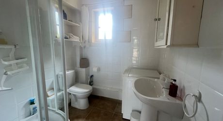 UNE PROPRIÉTÉ CAPTIVANTE COMPRENANT UNE IMPRESSIONNANTE MAISON PRINCIPALE, UNE TOUR ET UN STUDIO APPARTEMENT, 2 BELLES MAISONS D'AMIS, PISCINE ET GARAGE, SUR PLUS DE 7 HECTARES AVEC UNE VUE À COUPER LE SOUFFLE, ENTRE LES EYZIES ET SARLAT. PF90328