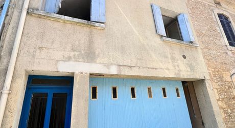 MAISON DE VILLE (135 M²) SUR 3 NIVEAUX DANS LA VIBRANTE BOURGADE RIVERAINE DU BUGUE – TOUT SE FAIT À PIED ! NÉCESSITE UNE RÉNOVATION COMPLÈTE, AVEC UN SUPERBE POTENTIEL. PF90329