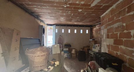 MAISON DE VILLE (135 M²) SUR 3 NIVEAUX DANS LA VIBRANTE BOURGADE RIVERAINE DU BUGUE – TOUT SE FAIT À PIED ! NÉCESSITE UNE RÉNOVATION COMPLÈTE, AVEC UN SUPERBE POTENTIEL. PF90329