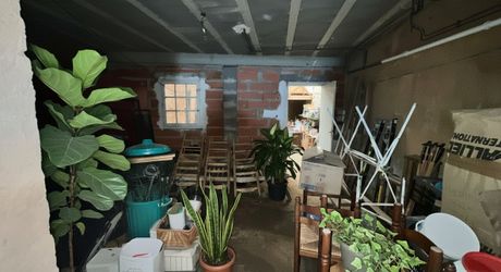 MAISON DE VILLE (135 M²) SUR 3 NIVEAUX DANS LA VIBRANTE BOURGADE RIVERAINE DU BUGUE – TOUT SE FAIT À PIED ! NÉCESSITE UNE RÉNOVATION COMPLÈTE, AVEC UN SUPERBE POTENTIEL. PF90329