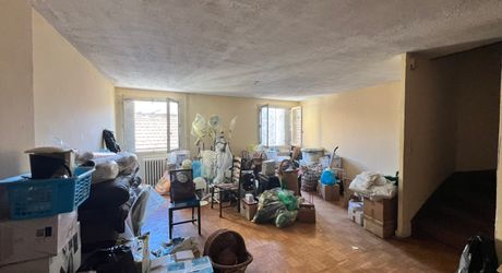 MAISON DE VILLE (135 M²) SUR 3 NIVEAUX DANS LA VIBRANTE BOURGADE RIVERAINE DU BUGUE – TOUT SE FAIT À PIED ! NÉCESSITE UNE RÉNOVATION COMPLÈTE, AVEC UN SUPERBE POTENTIEL. PF90329